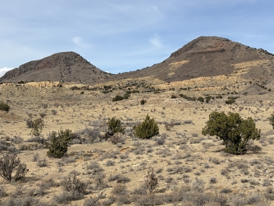 Tres Hermanos Peaks, Middle